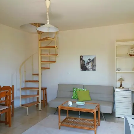 Apartment Green & Ochre Rhodes City